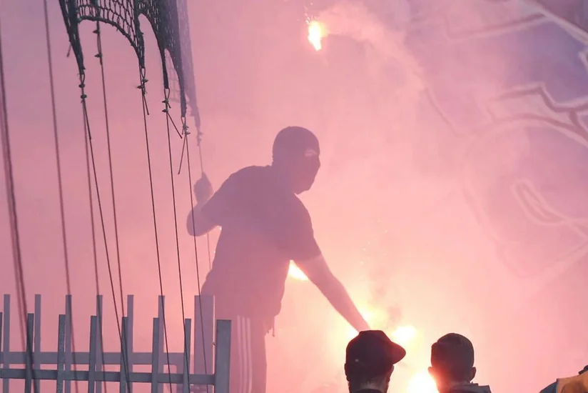 Qarabağın rəqibinin azarkeşləri Danimarka derbisində polislərlə dalaşıb: 4 nəfər həbs edilib - FOTO - VİDEO