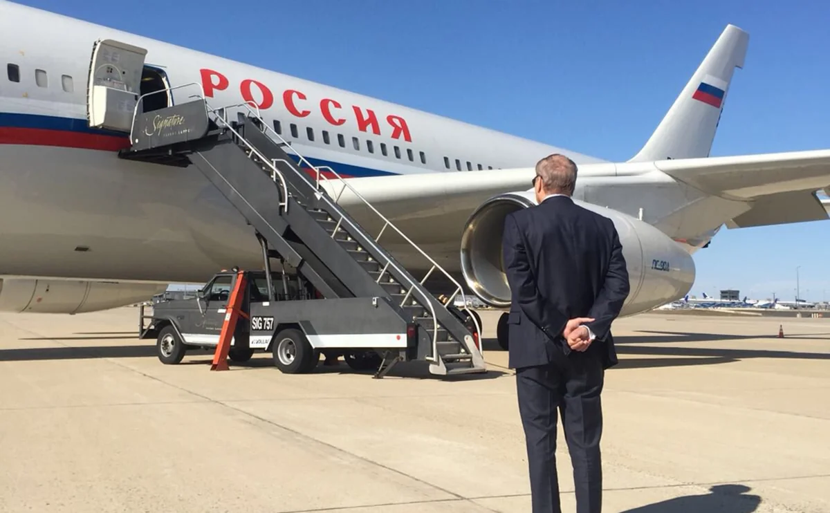 Amerikadan çıxarılan ilk rusiyalı diplomat qrupu Vaşinqtonu tərk edib