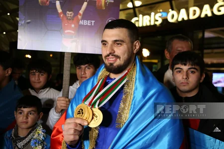 Ağırlıqqaldırma üzrə yığma komanda Vətənə qayıdıb