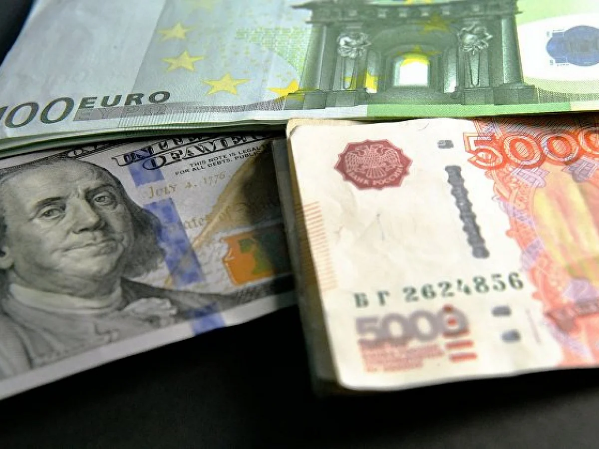 Евро дорожает к доллару на фоне статистики из Германии