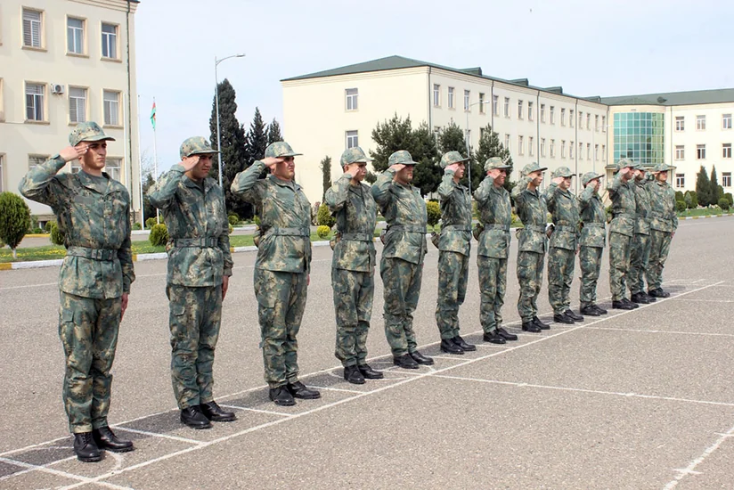 MN: Gənc əsgərlərin ailə üzvləri və yaxınları ilə görüşü məhdudlaşdırılıb