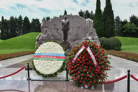 ANAMA kollektivi Ulu Öndərin məzarını ziyarət edib