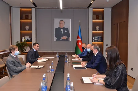 Ceyhun Bayramov Əlcəzairin Azərbaycandakı yeni səfiri ilə görüşüb