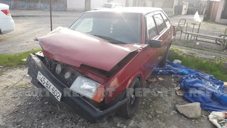 Kürdəmirdə minik və yük avtomobili toqquşub, xəsarət alan var