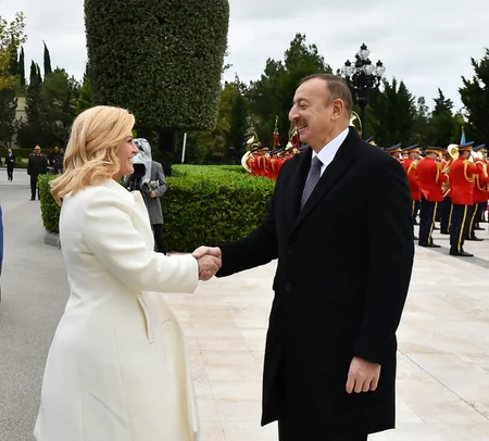 Azərbaycanda Xorvatiya Prezidentinin rəsmi qarşılanma mərasimi olub