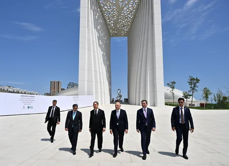 Qurbanqulu Berdiməhəmmədov Zəfər parkını ziyarət edib
