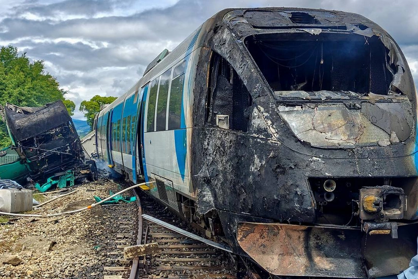 Avstriyada yük maşını qatarla toqquşub, yaralananlar var