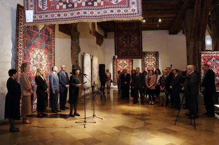 Riqada Azərbaycan xalçalarından ibarət sərgi təşkil olunub