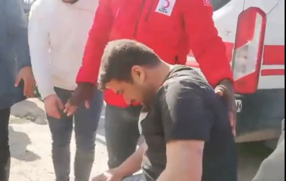 Hatayda 35 saatdan sonra bir kişi dağıntı altından sağ olaraq xilas edilib - VİDEO
