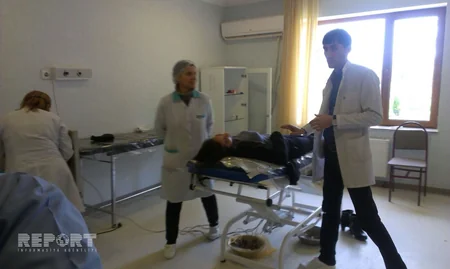 Azərbaycanda universitet müəllimi iki qız tələbəni avtomobillə vurub - FOTO
