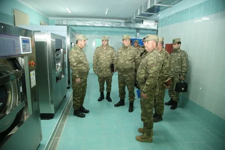 Müdafiə naziri hərbi şəhərciklərdə aparılan tikinti işlərinin gedişatını yoxlayıb - FOTO