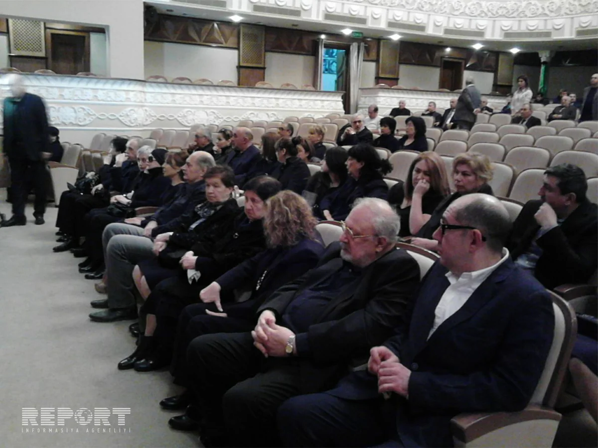 Rüstəm İbrahimbəyov Moskvaya qayıdıb