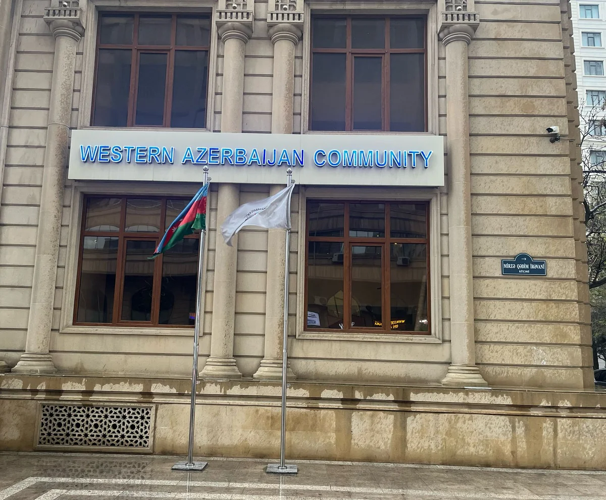 İcmanın ofisinin yerləşdiyi küçəyə Mirzə Qədim İrəvaninin adı verilib