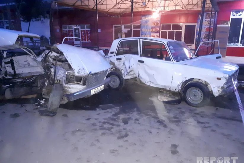 Два человека погибли, трое ранены в тяжелом ДТП в Бейлагане