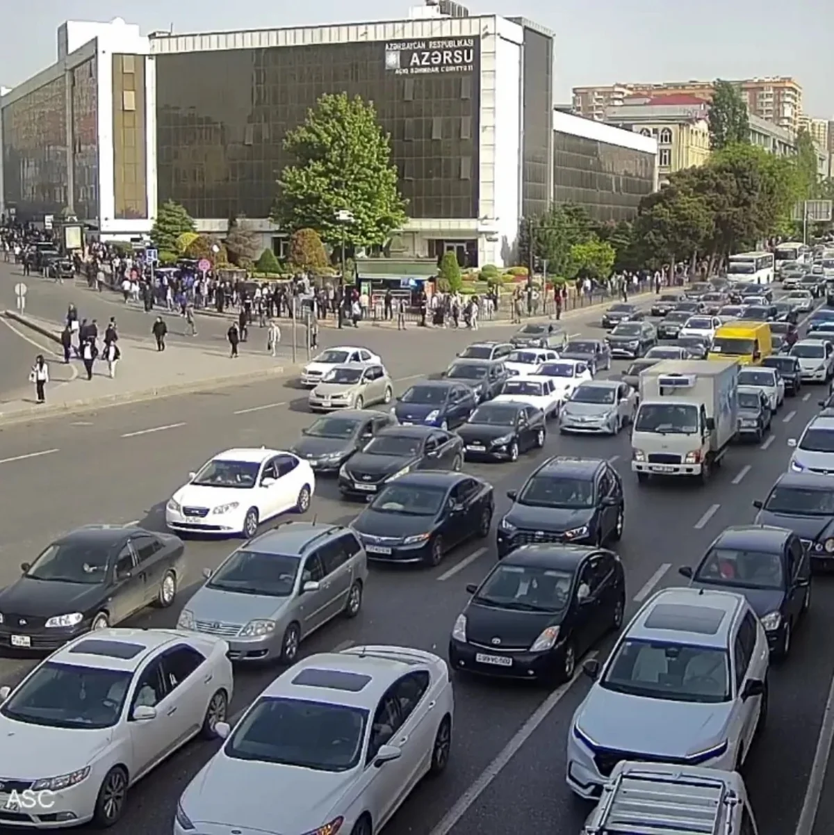 Bakının bəzi yollarında tıxac yaranıb - SİYAHI