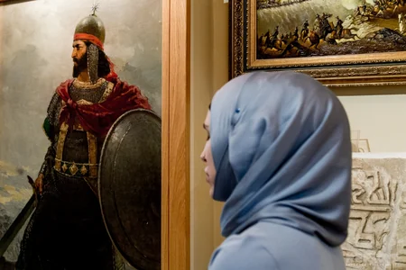 16 yaşlı Sonaya toy hədiyyəsi edilən sarayda qiymətli metallar qorunur - REPORTAJ