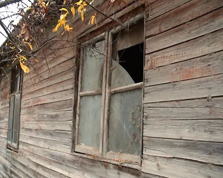 Ağdaşda tibb müəssisəsinin binası bərbad vəziyyətə düşüb, pasiyentlər üçün təhlükəli vəziyyət yaranıb
