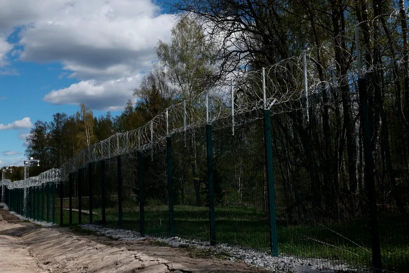 Финляндия закончила строительство участка забора на границе с Россией