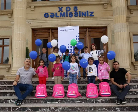 “Bank Respublika” Horadiz qəsəbəsindəki məktəbliləri sevindirib