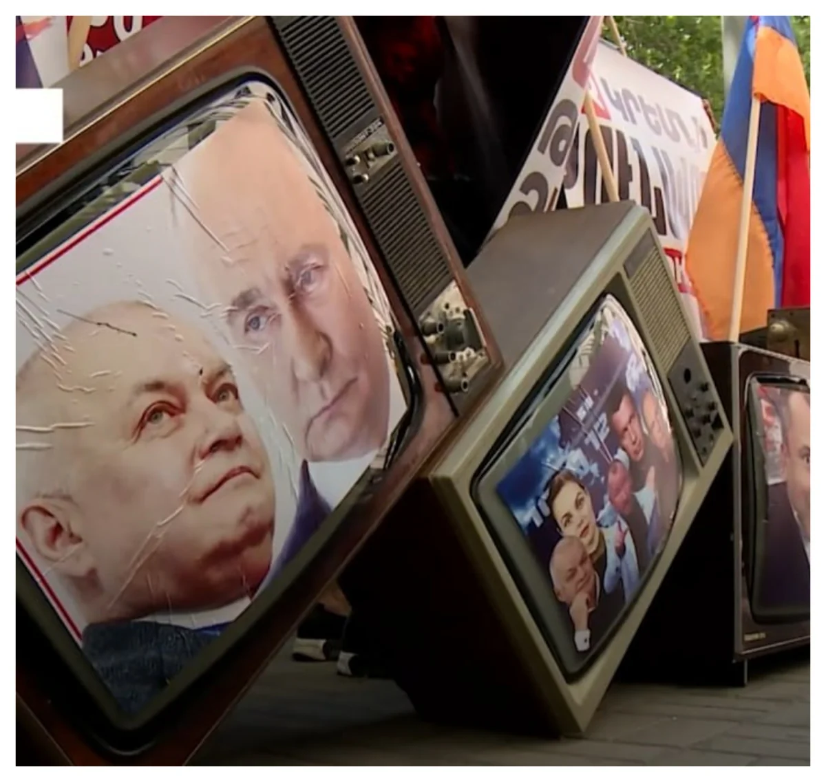 В Армении прошла акция протеста с требованием исключить телеканалы РФ из мультиплекса