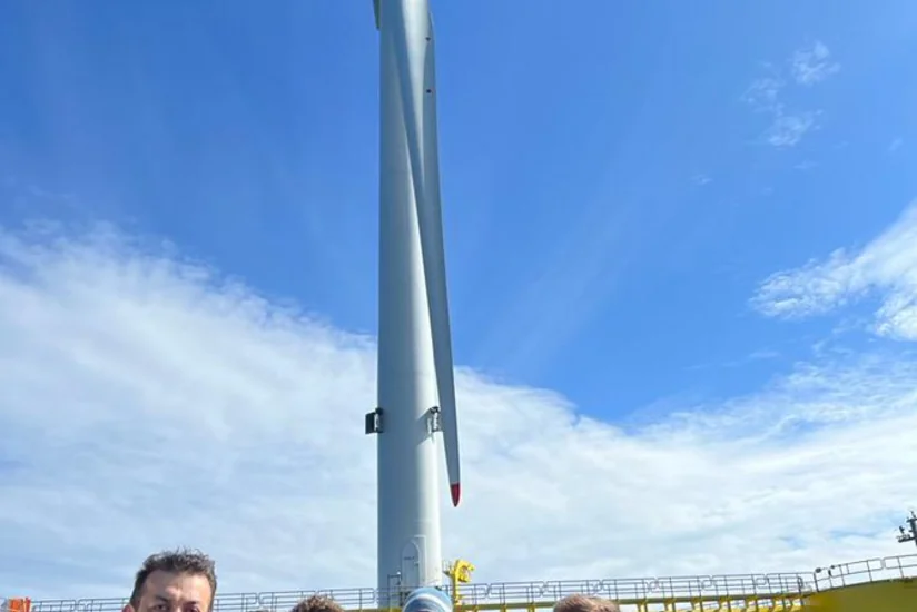 Пярвиз Шахбазов побывал на крупнейшей плавучей ветроэлектростанции