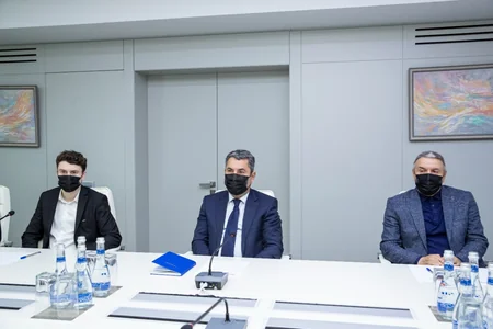 Sahil Babayev Avropa çempionatından qayıdan boksçularla görüşüb