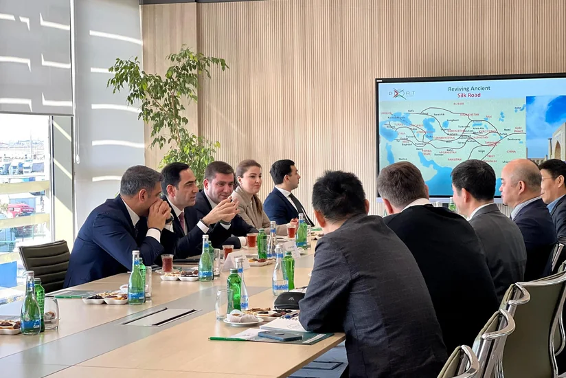 Бакинский порт и китайская COSCO обсудили развитие контейнерных перевозок по Среднему коридору