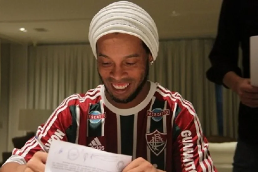 ​Ronaldinyo Fluminense klubu ilə müqavilə imzalayıb - FOTO