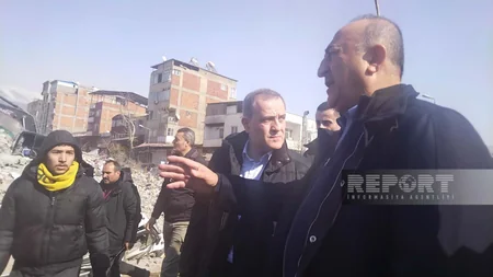 Azərbaycan və Türkiyənin XİN başçıları Kahramanmaraşda dağıntılar olan ərazilərə baş çəkib, zərərçəkmişlərlə görüşüb