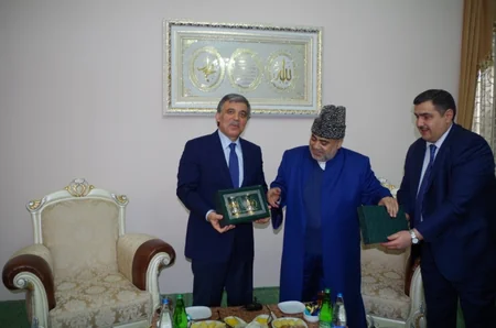 ​Abdulla Gül Əjdərbəy məscidində cümə namazı qılıb