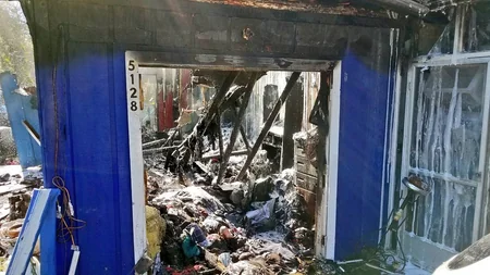 Kaliforniyada təyyarə evə çırpılıb, 5 nəfər ölüb
