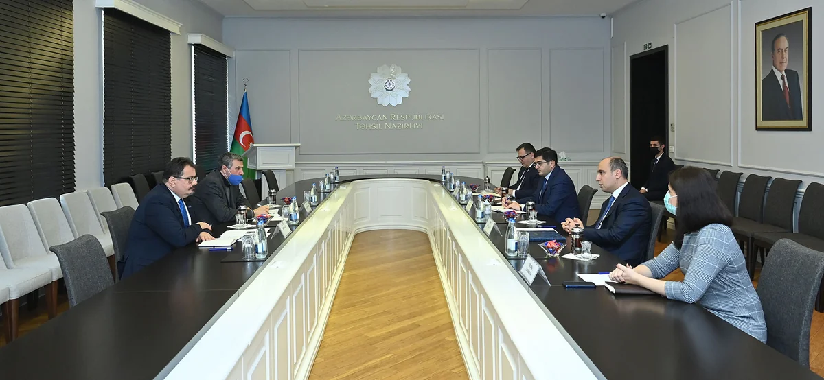 Aİ rəsmisi Azərbaycanın təhsil naziri ilə danışıqlar aparıb