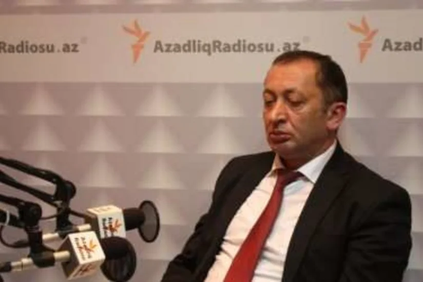 ​Rüşvət verməkdə təqsirləndirilən keçmiş vəkilin məhkəməsi davam etdirilib