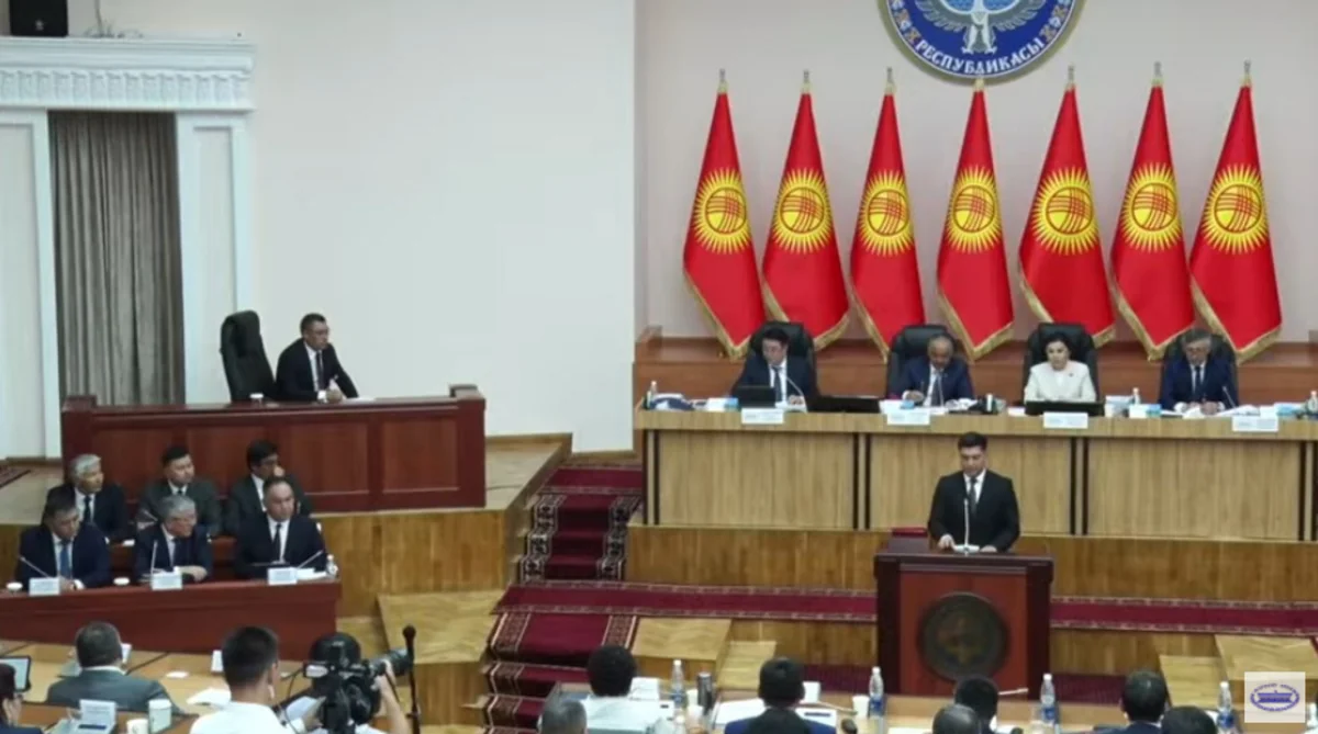 В парламенте Кыргызстана семь министров принесли присягу