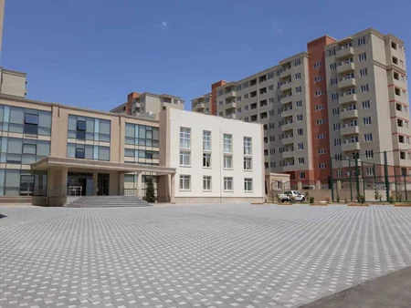 Məcburi köçkünlər üçün salınan “Qobu Park” yaşayış kompleksinə infotur təşkil edilib