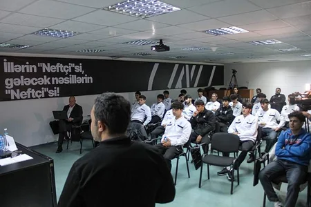 Neftçinin aşağı yaş qruplarından ibarət komandalarına seminar keçirilib