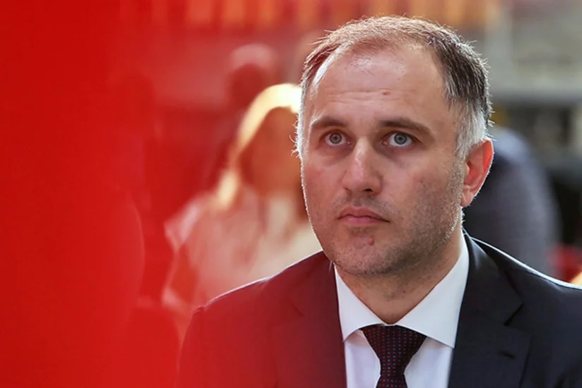 Установлено, что лицо, причастное к хищению 50 миллионов при строительстве стадиона в России, является армянином