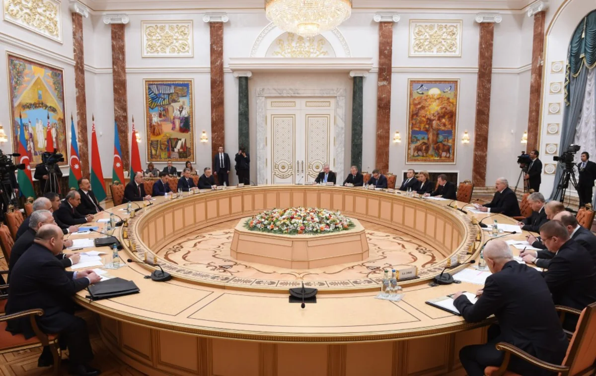Minskdə Azərbaycan və Belarus prezidentlərinin geniş tərkibdə görüşü keçirilib