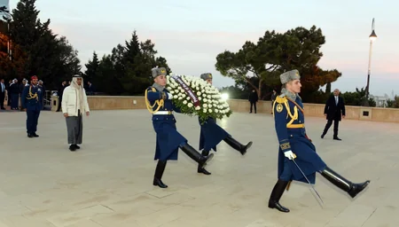 BƏƏ lideri Bakıda şəhidlərin xatirəsini anıb