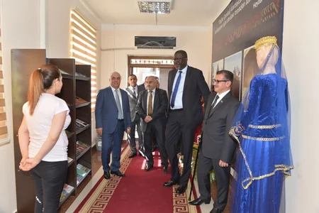 Rövşən Rzayev Beynəlxalq Qızıl Xaç və Qızıl Aypara Cəmiyyətləri Federasiyasının baş katibi ilə görüşüb