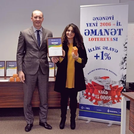 Nikoil Bank müştərisinə 15 min dollar hədiyyə edib