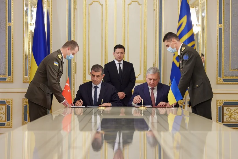 Украина и Турция подписали меморандум о строительстве центра обслуживания Bayraktar