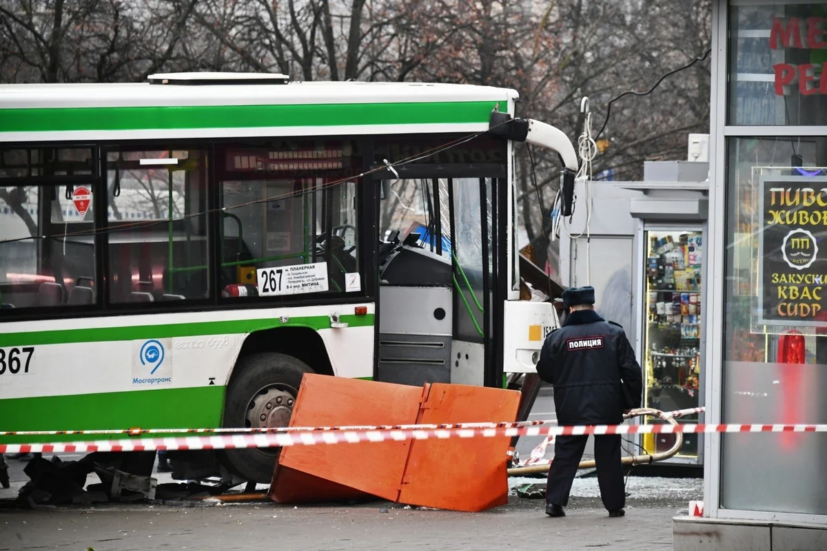Moskvada avtobus dayanacağa girib: 1 ölü, 3 yaralı