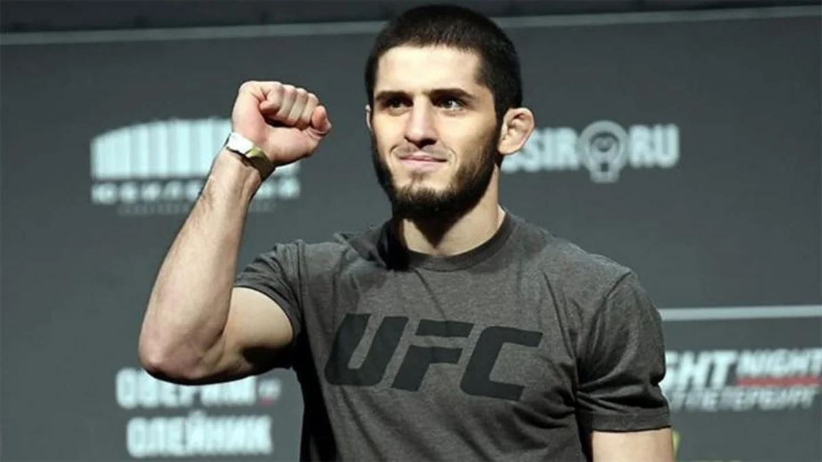 Ислам Махачев стал чемпионом UFC в легком весе