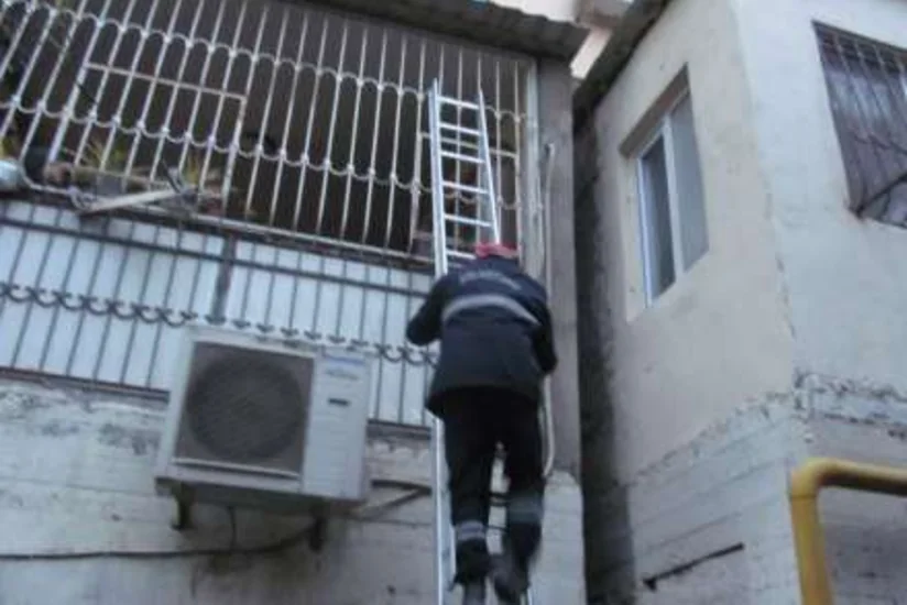 ​Bakıda yaşayış evinin çardağında iflic olan şəxs xilas edilib