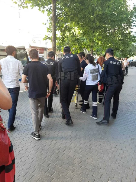 Bakıda halı pisləşən şəxs polis əməkdaşlarının köməkliyi ilə xəstəxanaya çatdırılıb