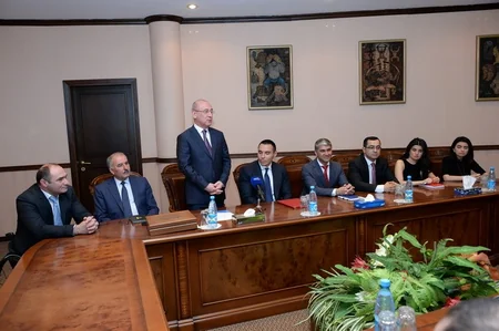 Azər Əliyev pauerliftinq üzrə paralimpiya milli komandasının üzvləri ilə görüşüb
