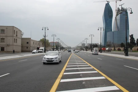 ​Heydər Əliyev prospektində ikinci yan yol bağlanır