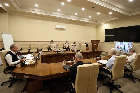 Hulusi Akar yüksək rütbəli zabitlərlə videokonfrans keçirib