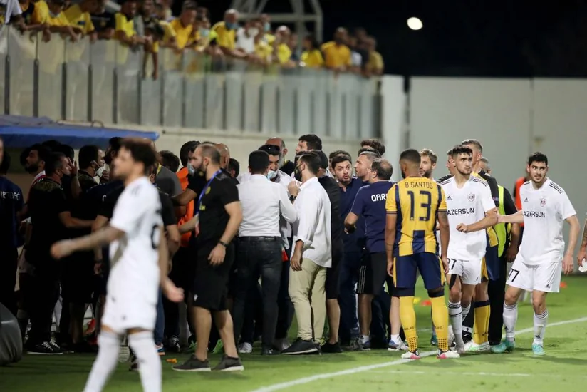 Qarabağ rəsmisi: Tribunadan baş məşqçimizə söyüş söyüblər